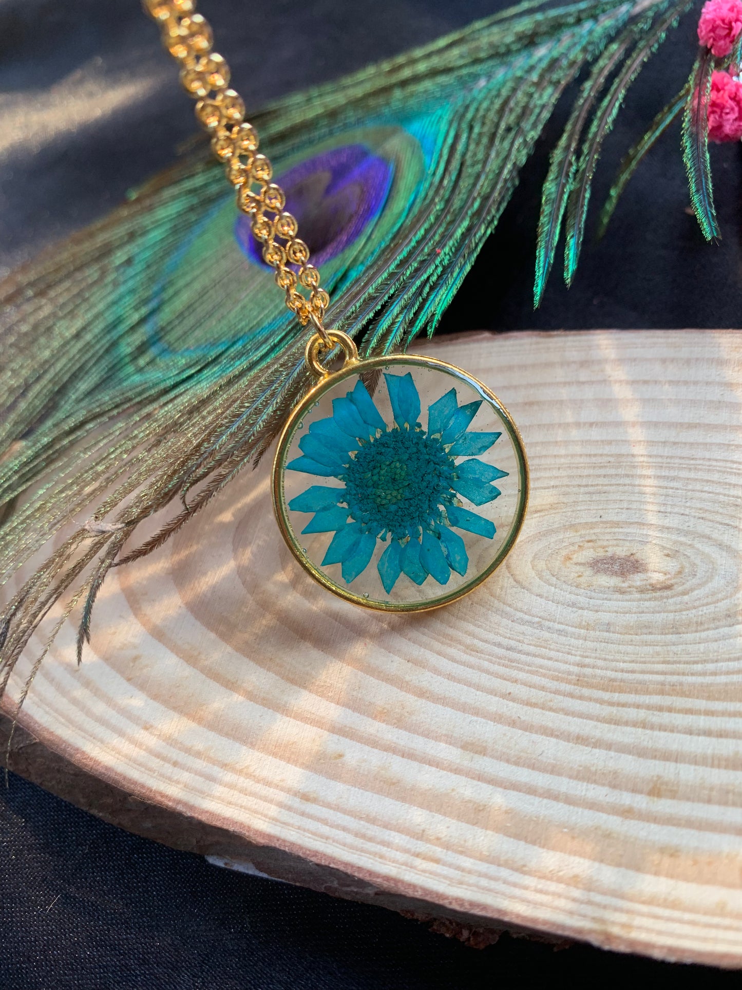 Azure Harmony Resin Pendant - Blue Elegance with Daisy and Aster