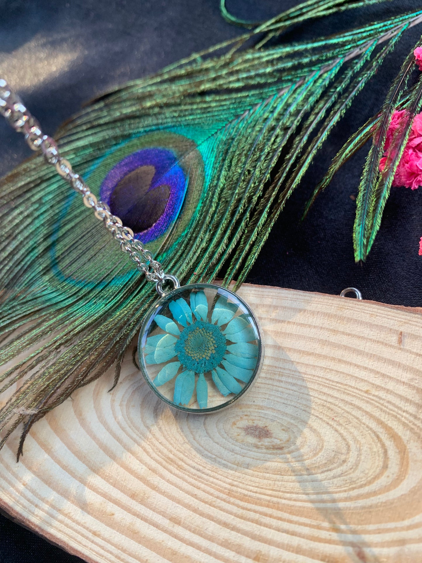 Azure Harmony Resin Pendant - Blue Elegance with Daisy and Aster