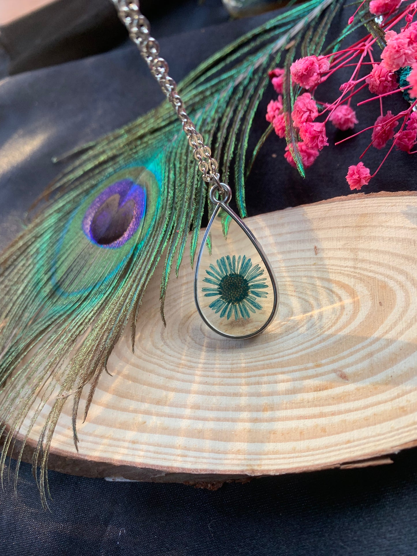 Azure Harmony Resin Pendant - Blue Elegance with Daisy and Aster