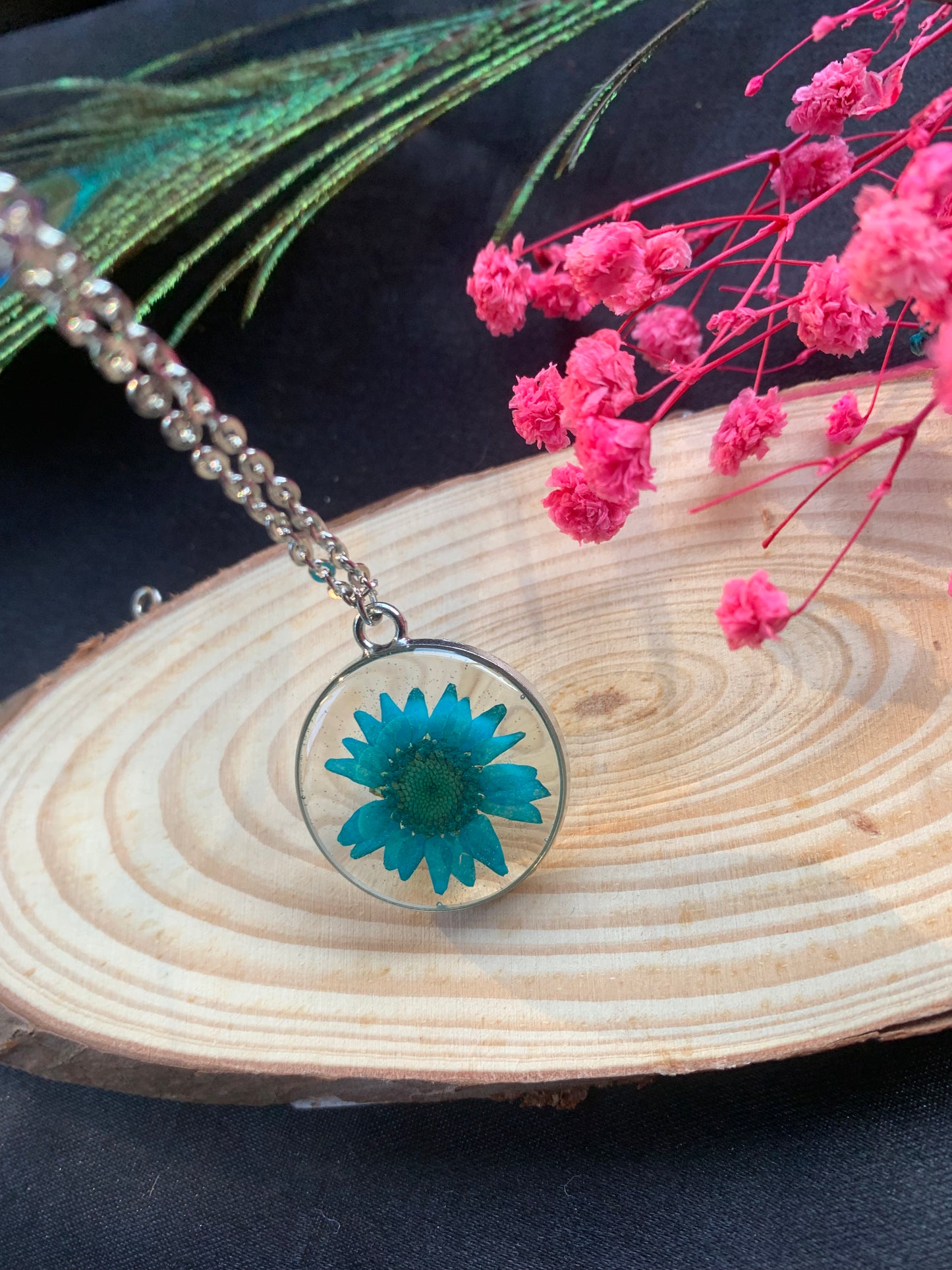Azure Harmony Resin Pendant - Blue Elegance with Daisy and Aster