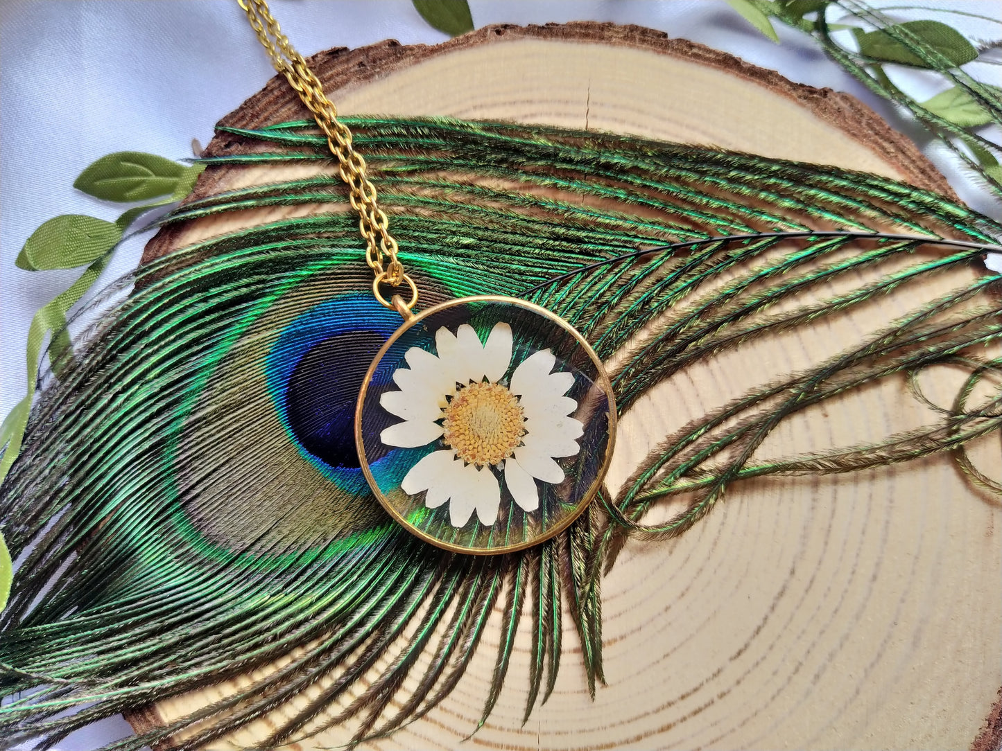 White Daisy Pendant