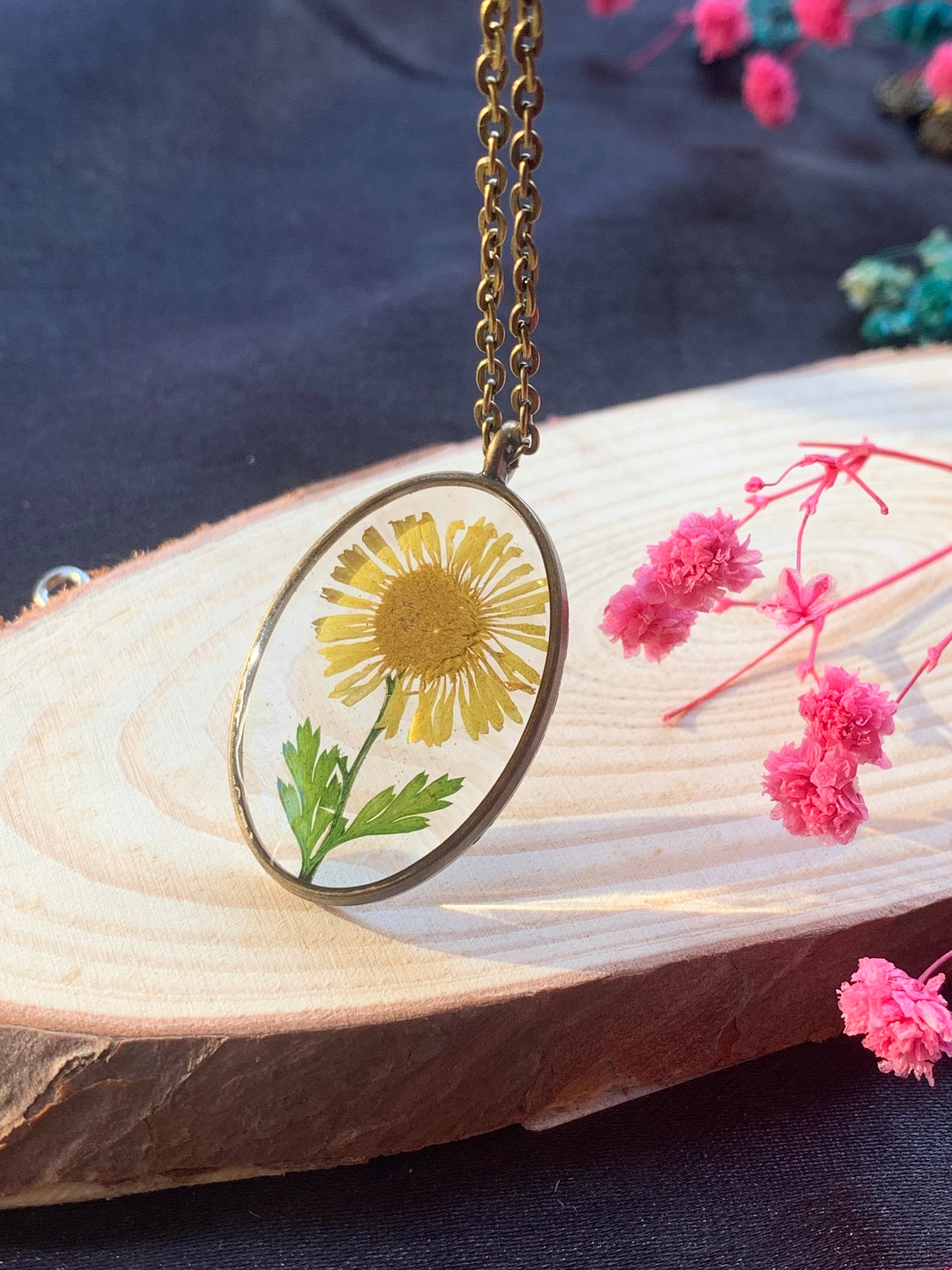 Vintage Floral Resin Pendant - Timeless Nature