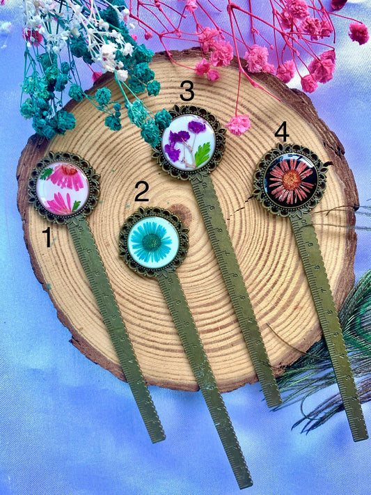 Vintage Charm Floral Resin Bookmark - A Touch of Nature with Every Page