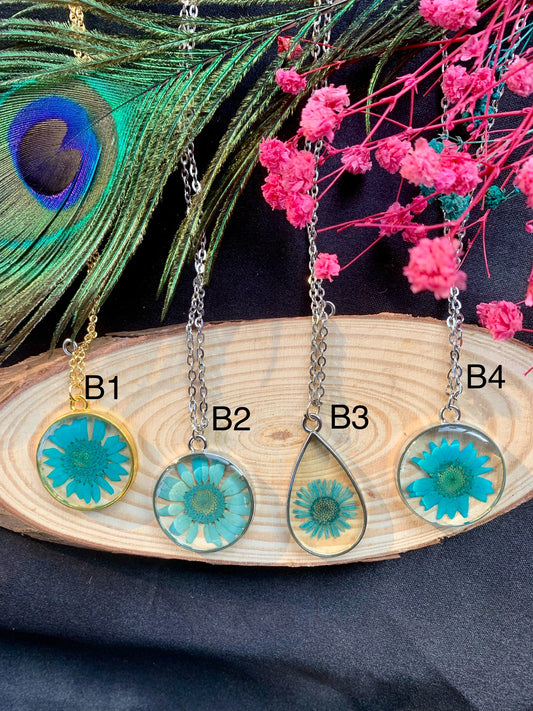 Azure Harmony Resin Pendant - Blue Elegance with Daisy and Aster