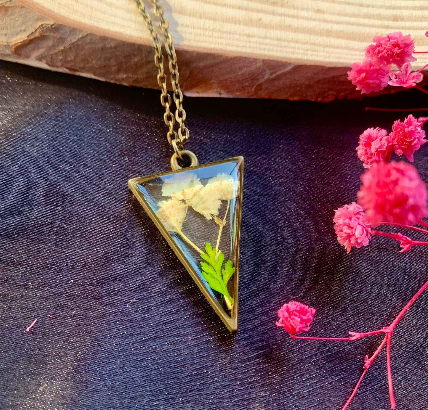 Vintage Floral Resin Pendant - Timeless Nature