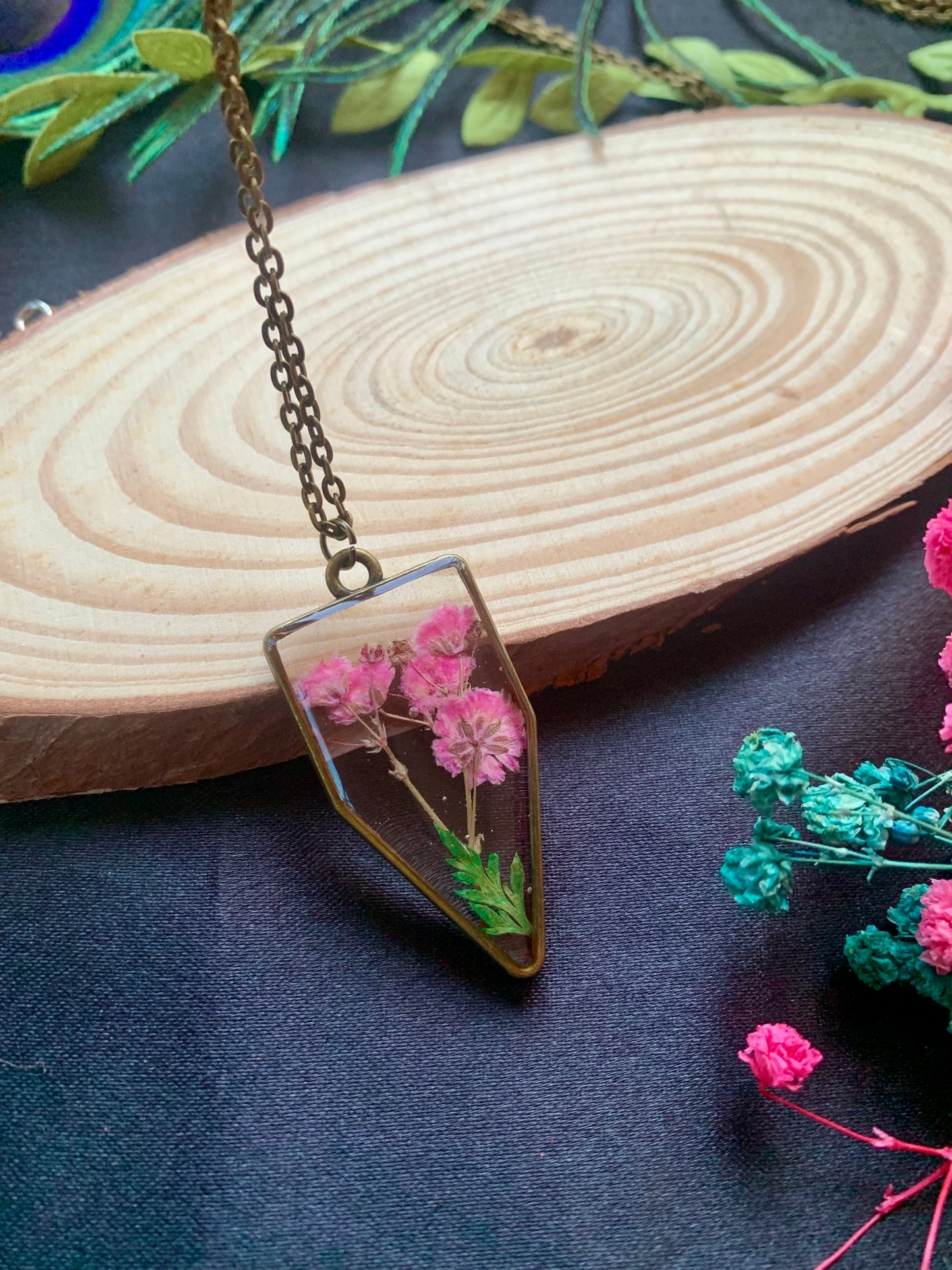 Vintage Floral Resin Pendant - Nature's Elegance Preserved