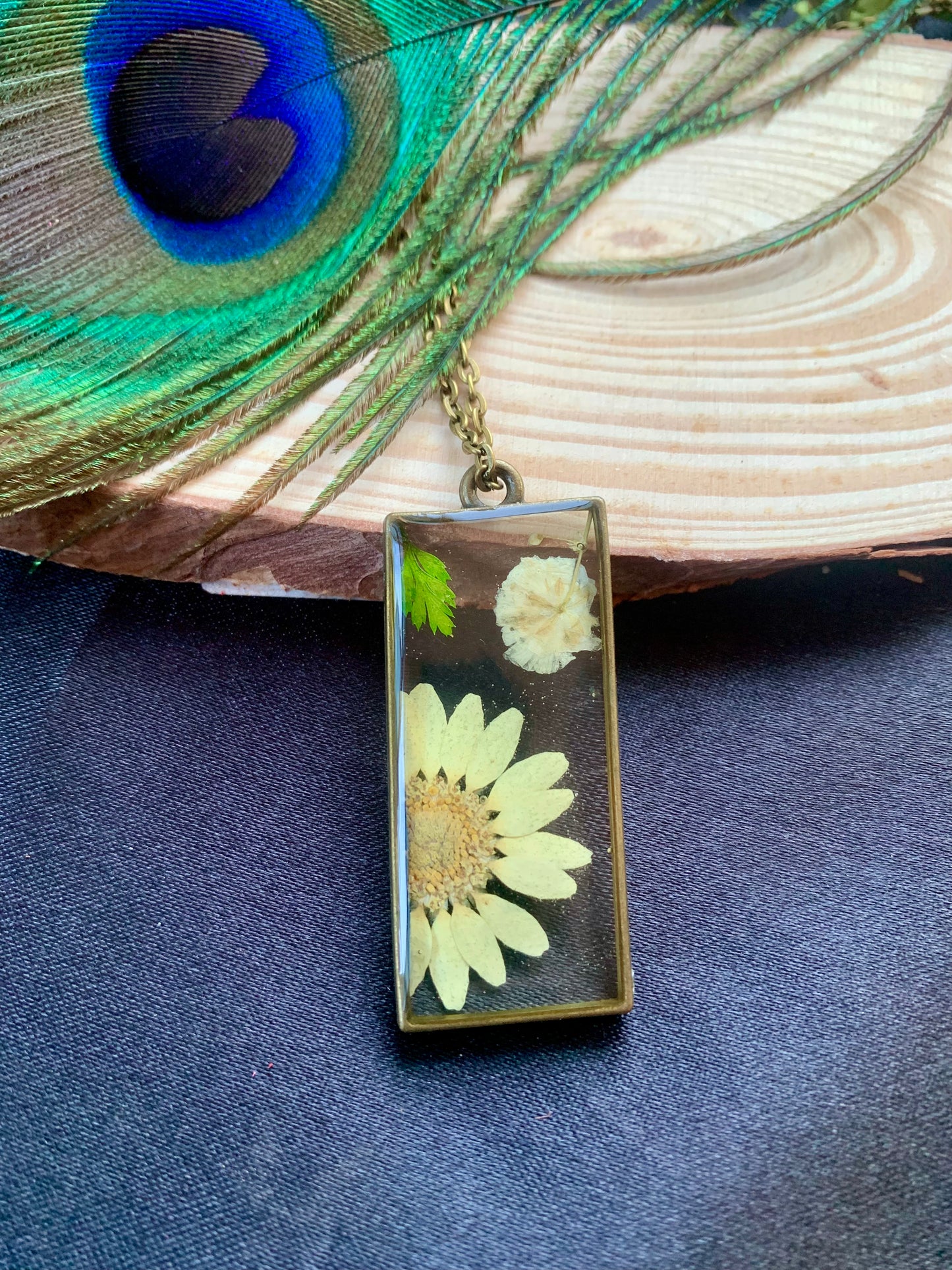 Vintage Floral Resin Pendant - Nature's Elegance Preserved